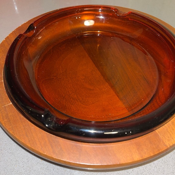 Amber Glass CIGARETTE CIGAR ASHTRAY LARGE 8" Vintage With Walnut Wood Base - Picture 4 of 6
